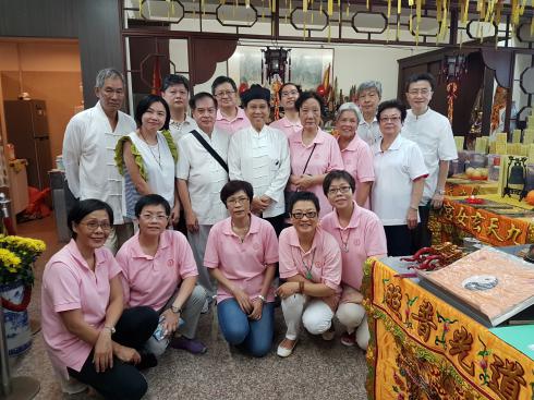 -參拜清微禮斗科儀後與劉愛芳主持合照 -參拜清微禮斗科儀後與劉愛芳主持合照